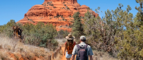 A couple hiking in Arizona